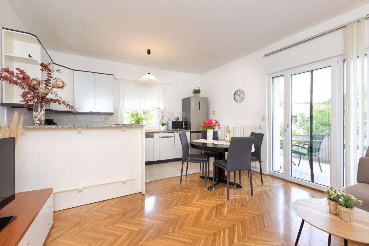 Apartments House ריסיקה מראה חיצוני תמונה